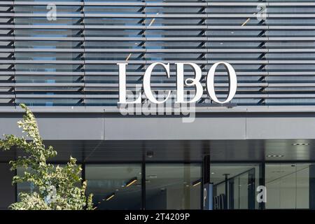 Cartello LCBO all'ingresso della sede centrale della LCBO a Toronto, Canada Foto Stock