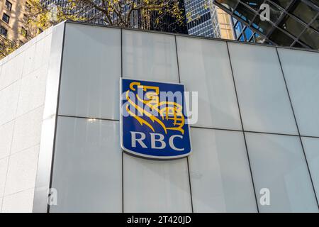 Logo RBC (Royal Bank of Canada) sull'edificio di Toronto, Ontario, Canada Foto Stock