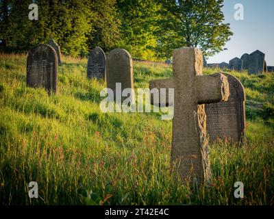 Lapidi nel cimitero di St Margarets, Hawes Foto Stock