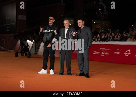 ROMA, ITALIA - OTTOBRE 27: Noyz Narcos, Dario Argento e Salmo assistono ad un Red carpet per il film 'CVLT' durante il 18° Festival del Cinema di Roma all'Auditorium Parco della musica il 27 ottobre 2023 a Roma. (Foto di Luca Carlino/NurPhoto) Foto Stock