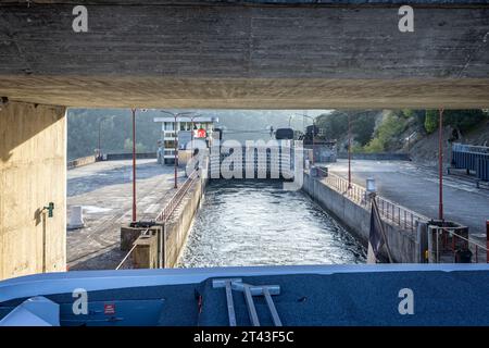 Nella chiusa di Carrapatelo sul fiume Douro, Tras-OS-Montes, Portogallo, il 14 ottobre 2023 Foto Stock