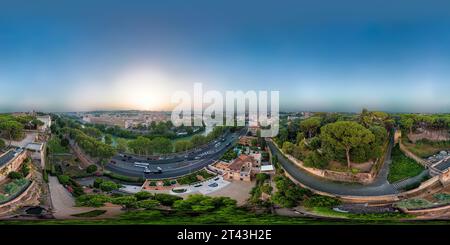 Visualizzazione panoramica a 360 gradi di Roma e il Tevere in serata al tramonto. Vista dall'Orange Garden