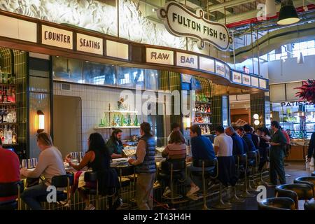 Il Tin Building di Jean-Georges è un mercato di lusso con ristoranti nel South Street Seaport, New York City, 2023, USA Foto Stock