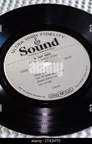 Primo piano di una lunghezza di 7 pollici, con 33 1/3 dischi in vinile del 1962, USA, Foto Stock