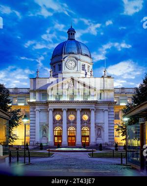 Crepuscolo presso gli edifici governativi, Dipartimento del Taoiseach, Upper Merrion Street, Dublino Irlanda Foto Stock