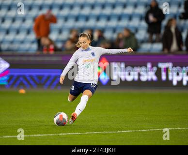 Oslo, Norvegia. 27 ottobre 2023. Oslo, Norvegia, 27 ottobre 2023: Julie Dufour (15 Francia) si vede durante il riscaldamento prima della partita di calcio della UEFA Womens Nations League tra Norvegia e Francia allo stadio Ullevaal di Oslo, Norvegia. (Ane Frosaker/SPP) credito: SPP Sport Press Photo. /Alamy Live News Foto Stock