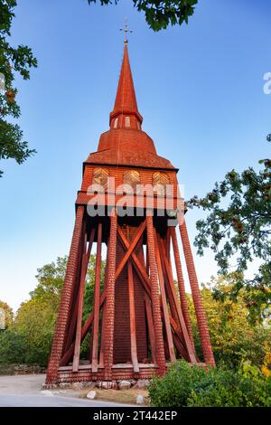 Hallestad Belfry in legno del XVIII secolo conservato a Skansen, il più antico museo all'aperto e zoo della Svezia situato sull'isola Djurgarden a Stoccolma Foto Stock