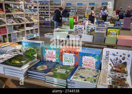 Kortrijk, Belgio. 28 ottobre 2023. La figura mostra la fiera del libro Boektopia a Kortrijk, sabato 28 ottobre 2023. BELGA PHOTO NICOLAS MAETERLINCK Credit: Belga News Agency/Alamy Live News Foto Stock