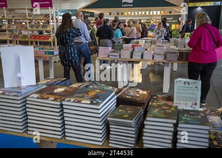 Kortrijk, Belgio. 28 ottobre 2023. La figura mostra la fiera del libro Boektopia a Kortrijk, sabato 28 ottobre 2023. BELGA PHOTO NICOLAS MAETERLINCK Credit: Belga News Agency/Alamy Live News Foto Stock