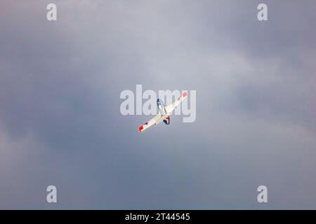 Leszno, Polonia - 17 giugno 2023: Antidotum Airshow Leszno 2023 e spettacolo di volo in elicottero e aerei da soli e in gruppo Foto Stock