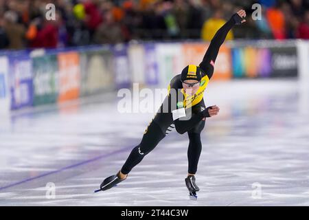 Heerenveen, Paesi Bassi. 27 ottobre 2023. HEERENVEEN, PAESI BASSI - OTTOBRE 27: Merijn Scheperkamp gareggia sui 500m maschili durante lo Speed Skating WCQT il 27 ottobre 2023 a Heerenveen, Paesi Bassi (foto di Andre Weening/Orange Pictures) credito: Orange Pics BV/Alamy Live News Foto Stock