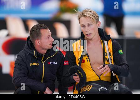 Heerenveen, Paesi Bassi. 27 ottobre 2023. HEERENVEEN, PAESI BASSI - OTTOBRE 27: Merijn Scheperkamp gareggia sui 500m maschili durante lo Speed Skating WCQT il 27 ottobre 2023 a Heerenveen, Paesi Bassi (foto di Andre Weening/Orange Pictures) credito: Orange Pics BV/Alamy Live News Foto Stock