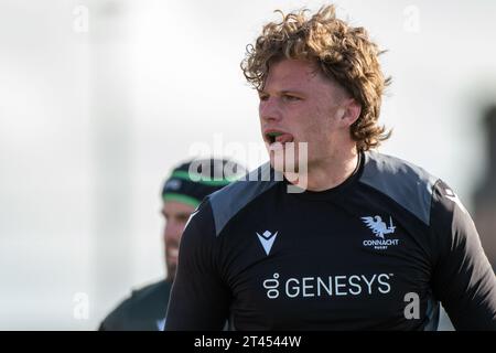 Galway, Irlanda. 28 ottobre 2023. Cian Prendergast di Connacht durante lo United Rugby Championship Round 2 match tra Connacht Rugby e Glasgow Warriors allo Sportsground di Galway, Irlanda, il 28 ottobre 2023 (foto di Andrew SURMA/ Credit: SIPA USA/Alamy Live News Foto Stock