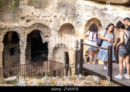 Grotta di Besikli, Cradle Cave, punto di riferimento ad Hatay, Turchia. Costruita nel i secolo a.C., l'antica rete romana di grotte proteggeva dalle inondazioni Foto Stock