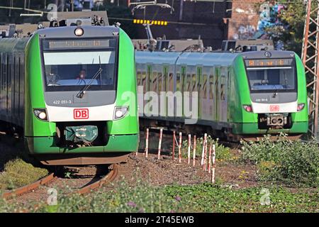 Hauptbahnhöfe im Ruhrgebiet Bahnbetieb am Hauptbahnhof von Mülheim an der Ruhr, der der wichtigste Verkehrsknotenpunkt im westlichen Ruhrgebiet ist. Mülheim-an-der-Ruhr Hauptbahnho Nordrhein-Westfalen Deutschland *** stazioni principali nella zona della Ruhr esercizio ferroviario presso la stazione principale di Mülheim an der Ruhr, che è il più importante hub di trasporto nella zona occidentale della Ruhr Mülheim an der Ruhr Hauptbahnho Renania settentrionale Vestfalia Germania crediti: Imago/Alamy Live News Foto Stock