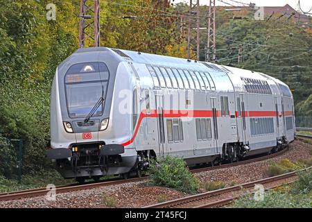 Hauptbahnhöfe im Ruhrgebiet Bahnbetieb am Hauptbahnhof von Mülheim an der Ruhr, der der wichtigste Verkehrsknotenpunkt im westlichen Ruhrgebiet ist. Mülheim-an-der-Ruhr Hauptbahnho Nordrhein-Westfalen Deutschland *** stazioni principali nella zona della Ruhr esercizio ferroviario presso la stazione principale di Mülheim an der Ruhr, che è il più importante hub di trasporto nella zona occidentale della Ruhr Mülheim an der Ruhr Hauptbahnho Renania settentrionale Vestfalia Germania crediti: Imago/Alamy Live News Foto Stock