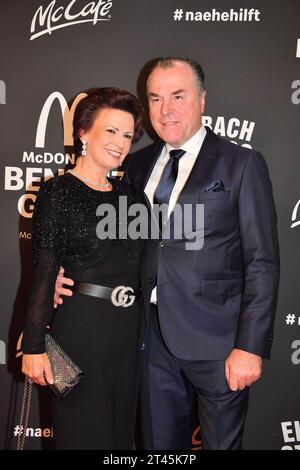 Clemens Toennies und Seine Ehefrau Margit bei der Benefiz Gala zugunsten der McDonalds Kinderhilfe Stiftung AM 28.10.2023 a Monaco Foto Stock