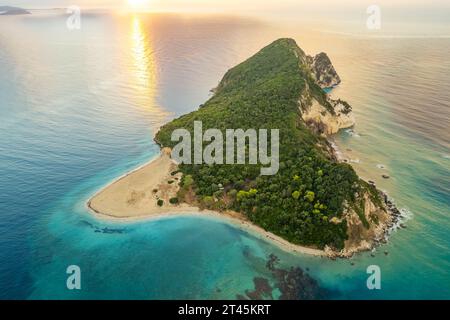 Veduta aerea dell'isola di Marathonisi vicino all'isola di Zante in Grecia Foto Stock