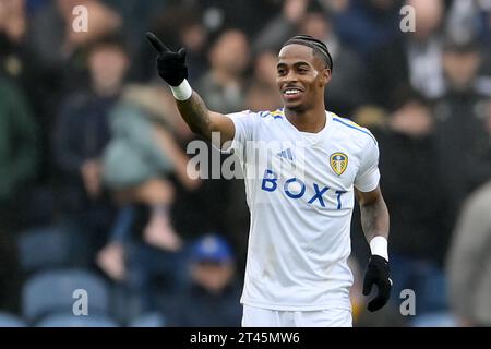 Leeds, Regno Unito. 28 ottobre 2023. Il Crysencio Summerville del Leeds United celebra il quarto gol durante la partita del campionato Sky Bet a Elland Road, Leeds. Il credito fotografico dovrebbe leggere: Gary Oakley/Sportimage Credit: Sportimage Ltd/Alamy Live News Foto Stock