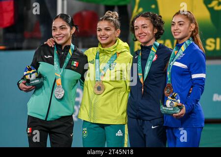 Santiago, Cile. 28 ottobre 2023. Americani che si svolgono questo sabato pomeriggio (28), presso il centro sportivo contact di Santiago del Cile. Larissa Pimenta (BRA) (0uro), Paulina Lizbeth MARTINEZ CLARO (mex) (argento) e Angelica DELGADO (USA), CORDONES Lilian (PAN) (bronzo) crediti: Celso Pupo/FotoArena/Alamy Live News Foto Stock