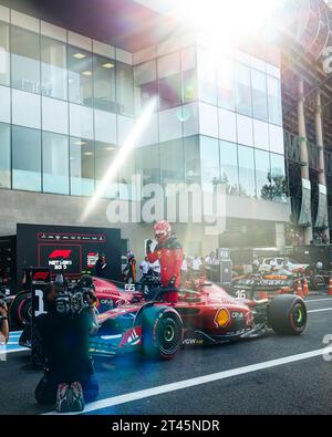 Città del Messico, Mexique. 29 ottobre 2023. LECLERC Charles (mco), Scuderia Ferrari SF-23, ritratto che celebra la pole position durante il Gran Premio de la Ciudad de Mexico 2023 di Formula 1, 19° round del Campionato Mondiale di Formula 1 2023 dal 27 al 29 ottobre 2023 sull'autodromo Hermanos Rodriguez, a città del Messico, Messico - foto Florent Gooden/DPPI Credit: DPPI Media/Alamy Live News Foto Stock