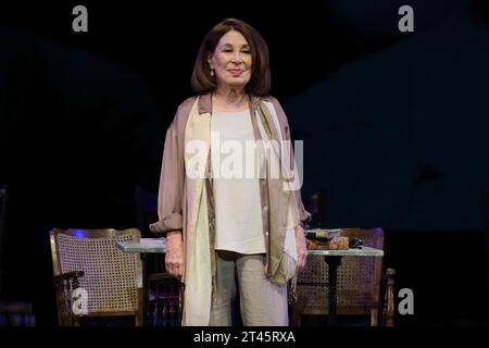 Maria Jose Goyanes ed Emilio Gutierrez si esibiscono durante la presentazione dello spettacolo 'Galdós amor' al teatro Fernan Gomez di Madrid, 27 settembre 2023, Spagna con: María Jose Goyanes dove: Madrid, Spagna quando: 27 settembre 2023 credito: Oscar Gonzalez/WENN Foto Stock