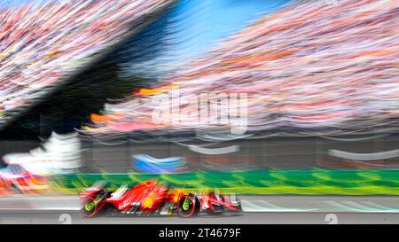 Città del Messico. 28 ottobre 2023. Il Ferrari Charles Leclerc di Monaco gareggia durante la sessione di qualificazione del Gran Premio di Formula uno di città del Messico 2023 al circuito Hermanos Rodriguez di città del Messico, Messico, il 28 ottobre 2023. Crediti: Xin Yuewei/Xinhua/Alamy Live News Foto Stock