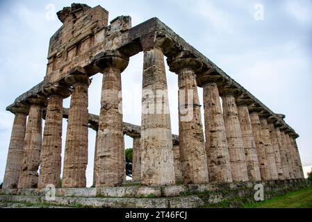 Tempio di Atena nel Parco Archeologico di Paestum - Italia Foto Stock