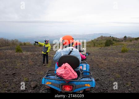 Giro in quad sull'Etna - Italia Foto Stock