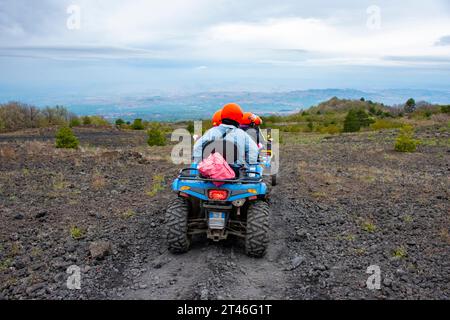 Giro in quad sull'Etna - Italia Foto Stock