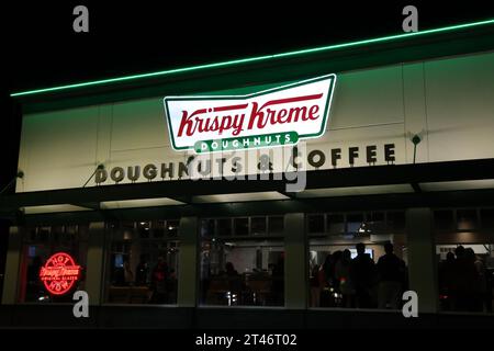 Mississauga Ontario Canada - 14 ottobre 2023. La più trafficata Krispy Kreme si trova in Mavis Rd A Mississauga Ontario Canada, produce 48.000 Doughnut Foto Stock