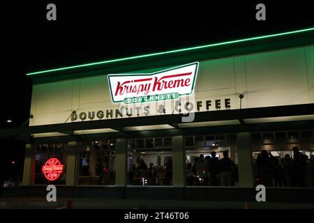 Mississauga Ontario Canada - 14 ottobre 2023. La più trafficata Krispy Kreme si trova in Mavis Rd A Mississauga Ontario Canada, produce 48.000 Doughnut Foto Stock