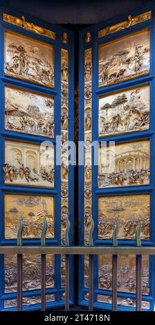 La porta del Paradiso è la porta principale del Battistero di Firenze (Battistero di San Giovanni), situato di fronte al Duomo. Il meraviglioso po Foto Stock