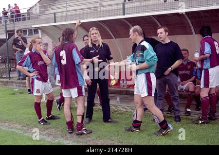 Italia Monza 2000-06-10 : Nicko McBrain batterista degli Iron Maiden durante lo spettacolo in una partita di calcio amichevole contro il team di produzione Rock Planet Foto Stock