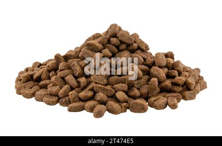 Un vetrino di cibo secco per cani su sfondo bianco. Alimenti per cani e gatti in granuli Foto Stock