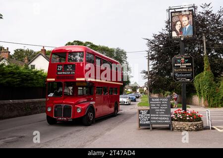 Imberbus 2017, servizio di autobus classico sulla pianura di Salisbury Foto Stock