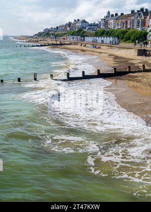 Una tipica giornata estiva sulla spiaggia di Southwold nel Suffolk, Inghilterra. Foto Stock