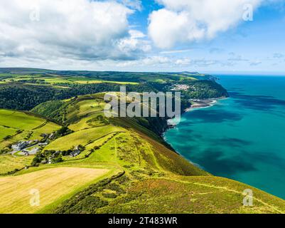 Scogliere su Countisbury e Lynton da un drone, Devon, Inghilterra, Europa Foto Stock