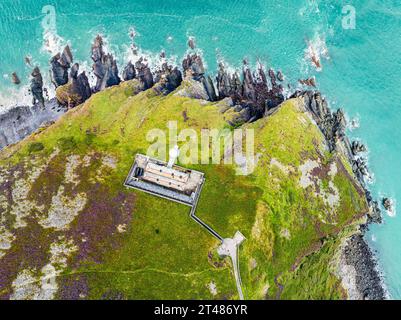 Dall'alto sopra il Lighthouse Keepers Cottage da un drone, Foreland Point, Lynton, Devon, Inghilterra, Europa Foto Stock