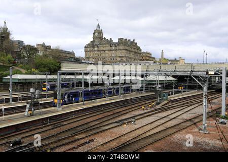 La ScotRail si allena alla stazione di Edinburgh Waverley; Edinburgh City, Scotland, UK Foto Stock