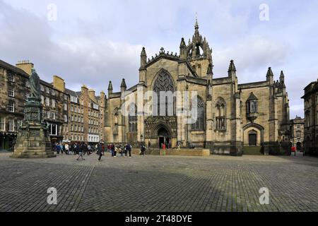 Vista della cattedrale di St Giles sul Royal Mile, Edimburgo, Scozia, Regno Unito Foto Stock