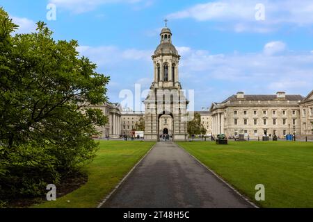 Il Trinity College di Dublino è la più antica università d'Irlanda e un'istituzione ad alta intensità di ricerca con una ricca storia e cultura. Foto Stock