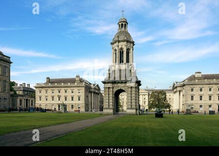 Il Trinity College di Dublino è la più antica università d'Irlanda e un'istituzione ad alta intensità di ricerca con una ricca storia e cultura. Foto Stock