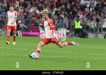 MONACO, Germania. , . 41 Frans KRÄTZIG, KRAETZIG del FcBayern in azione durante la partita di Bundesliga tra il Bayern Muenchen e il SV DARMSTADT 98 all'Allianz Arena di Monaco di Baviera il 28. Ottobre 2023, Germania. DFL, Fussball, 8:0, (foto e copyright @ ATP Images/Arthur THILL (THILL Arthur/ATP/SPP) credito: SPP Sport Press Photo. /Alamy Live News Foto Stock