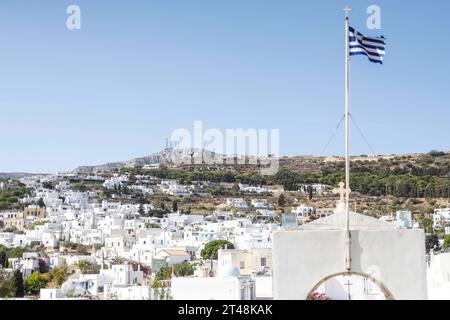 Paros, Griechenland 2023 Paros, Griechenland 2023, vista città di Lefkes, una cittadina nel centro di Paros, Blick auf Lefkes, Eine kleine Stadt in der Mitte von Paros, villaggio, Dorf Lefkes Greece JuergenxTap *** Paros, Greece 2023 Paros, Greece 2023, City view of Lefkes, una cittadina nel centro di Paros, vista di Lefkes, una cittadina nel centro di Paros, villaggio, Lefkes Grecia JuergenxTap Foto Stock