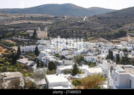 Paros, Griechenland 2023 Paros, Griechenland 2023, vista città di Lefkes, una cittadina nel centro di Paros, Blick auf Lefkes, Eine kleine Stadt in der Mitte von Paros, villaggio, Dorf Lefkes Greece JuergenxTap *** Paros, Greece 2023 Paros, Greece 2023, City view of Lefkes, una cittadina nel centro di Paros, vista di Lefkes, una cittadina nel centro di Paros, villaggio, Lefkes Grecia JuergenxTap Foto Stock