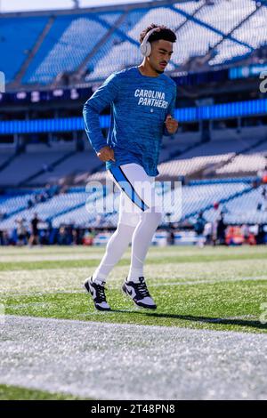 Charlotte, NC, USA. 29 ottobre 2023. Il quarterback dei Carolina Panthers Bryce Young (9) si scalda prima della partita della NFL contro gli Houston Texans a Charlotte, NC. (Scott Kinser/Cal Sport Media). Credito: csm/Alamy Live News Foto Stock