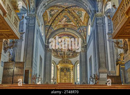 Parma, 11 febbraio 2020: La navata della Cattedrale di Santa Maria Assunta Foto Stock