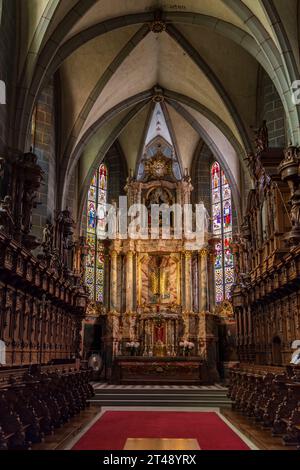 Lucerna, Svizzera - 18 maggio 2023: Interno della splendida chiesa gesuita di Lucerna o di St. Jesuitenkirche Franz Xaver nella città di Lucerna, Svizzera Foto Stock