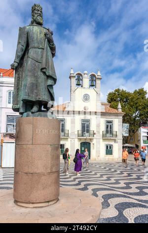 Statua di Don Pedro i e Antigos Pac do Concelho (municipio), Praka 5 de Outubro, Cascais, regione di Lisbona, Portogallo Foto Stock